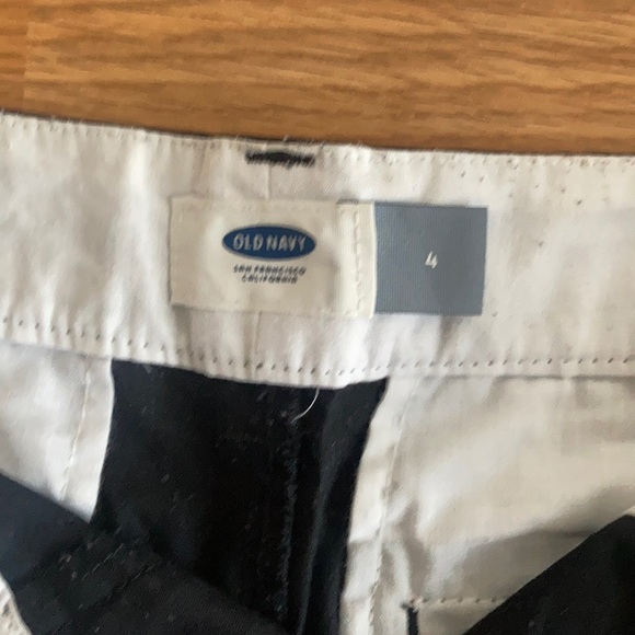 Old Navy Size 4 Shorts - Picture 3 of 3